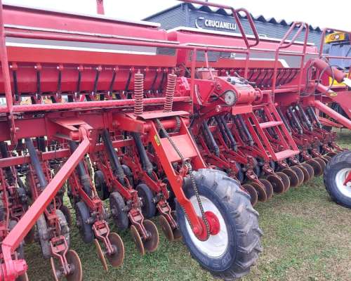 Sembradora Pionera 4017 con Alfalfero y Monitor