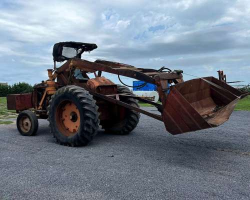 Tractor Fiat R60 Invertido con Pala