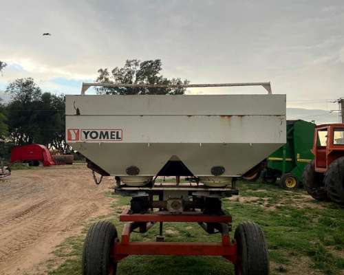 Fertilizadora Yomel 2000 Kg