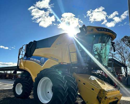 New Holland CR 7.90