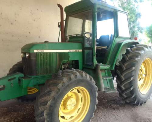 Tractor John Deere Modelo 6405