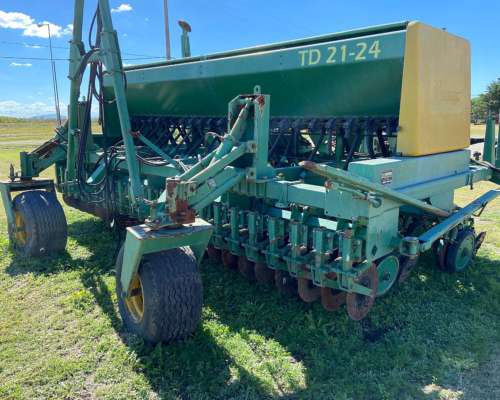 Sembradora Pierobon TD 21-24- muy Buena - Disponible
