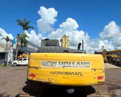 Excavadora New Holland e 215