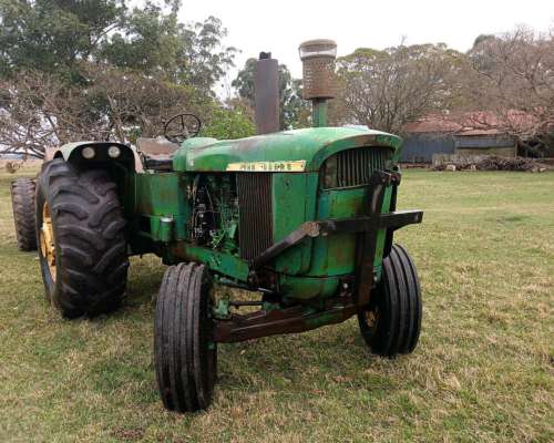 Tractor Jhon Deere 5010, con Pala de Arrastre Tooling.