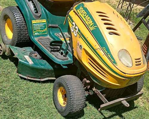 Tractor de Cortar Pasto