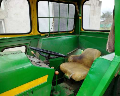 John Deere 2330 de 58 CV con Cortadora de Pasto