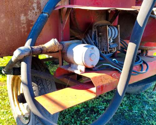Tanque Salto de 3000 Lts con Bauleras Laterales