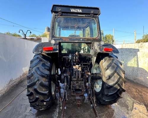 Valtra BM100 año 2006 106hp 4X4 TDF 3pto Cabina Excelente
