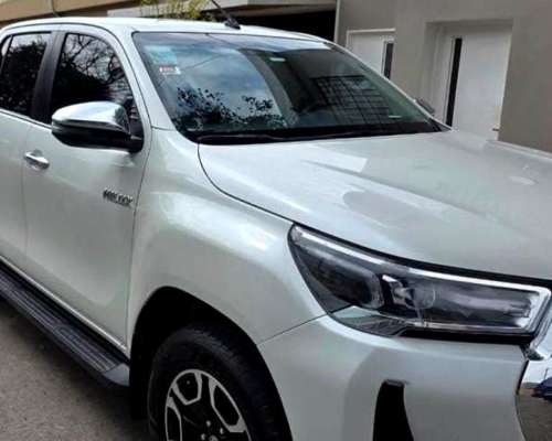 Toyota Hilux 2.8 TDI CD 4X4 SRX 204cv 2022 $44.799.000