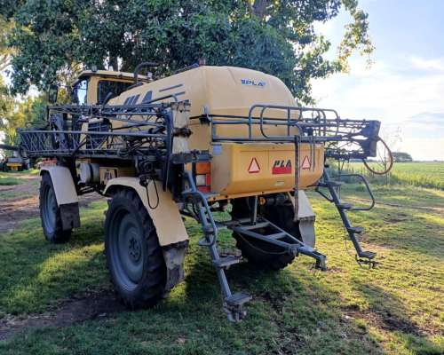 Fumigadora Pla con Motor Deutz 120 HP en muy Buen Estado