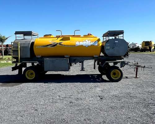 Acoplado Tanque Combinado Metalpaz de 3500 Lts de Agua