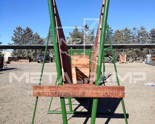 Cargador para Hacienda Fijo de Caño Petrolero y Madera