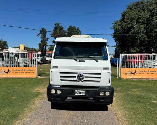 Volkswagen 17220 Tractor 2010