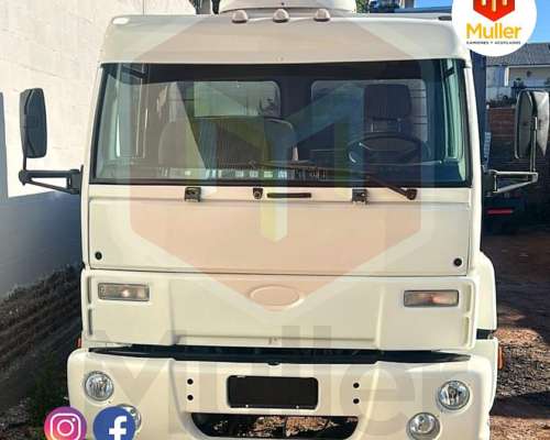 Ford Cargo 1517 Modelo 2003 Balancin con Carroceria