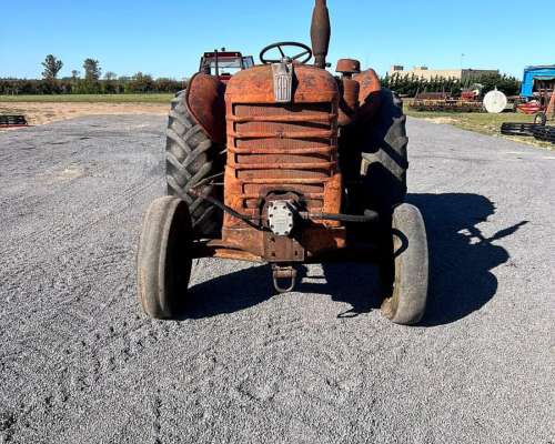 Tractor Fiat R60 con Bomba Hidráulica Grande