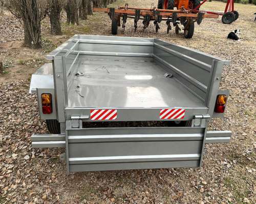 Acoplado Playo de 1 Eje para 2.000 Kg