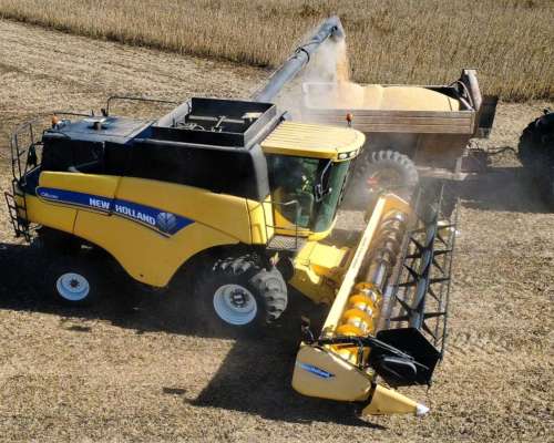 New Holland CR 5080, Cabezal Sojero 25, Poco USO (4x2, 2014)