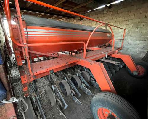 Sembradora Tanzi 4350 de 24 a 19cm muy Buena