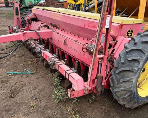 Sembradora Bertini 10000 con Fertilizador y Directa 25 Linea