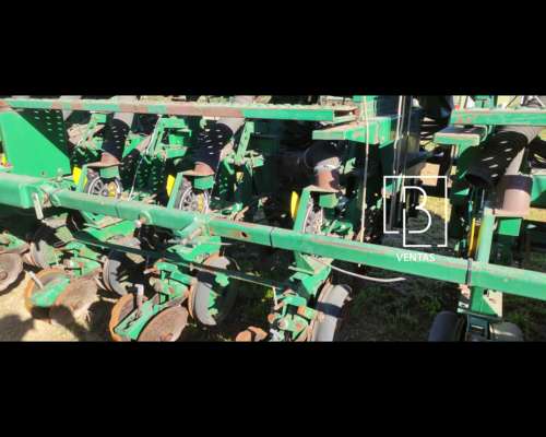 Sembradora Pierobon Neumática de 16 a 70cm