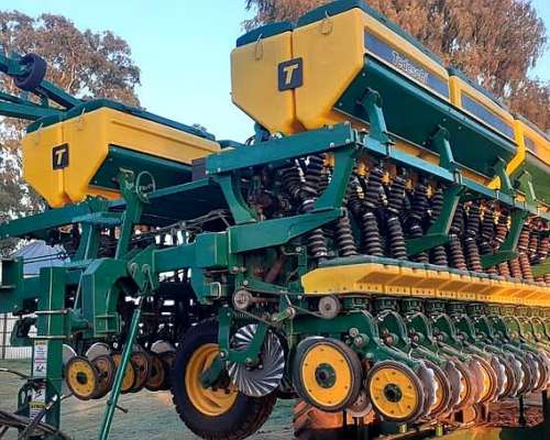 Sembradora Tedeschi M99 de 28 Surcos a 35 CM.
