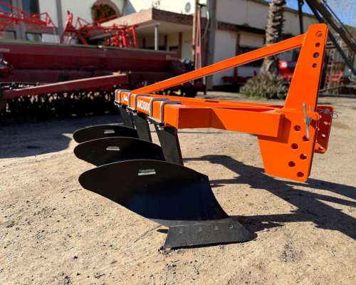 Arado Bellmaq AR 3000 de 3 Rejas del 12 de Tres Puntos