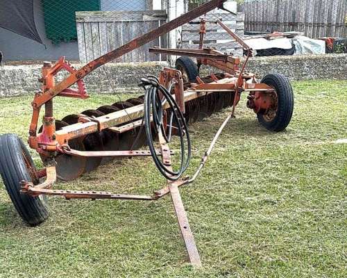 Cultivador de Campo Marca Schiavoni 15 Discos