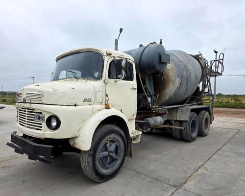 Camion Mercedes Benz 1517 L1517 con Mixer Motohormigonero