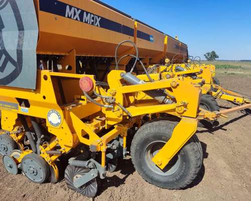 Sembradora Agrometal MX MAX 39 Lineas a 26 CM.