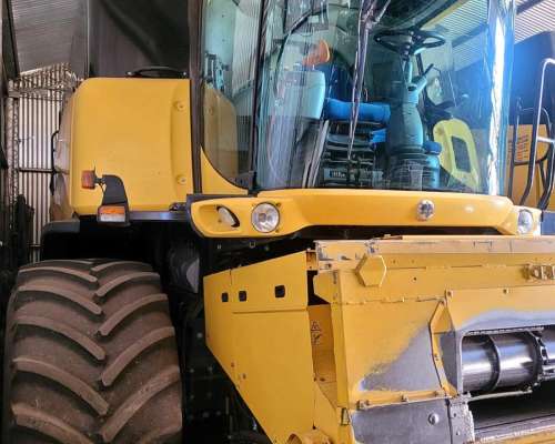 Cosechadora New Holland CR 6080 año 2016 con 30