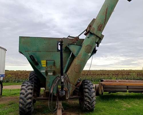 Monotolva Ombu 2012 de 2 Ejes Cubiertas 12.3x24 y 13.1x30