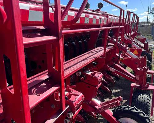 Sembradora Crucianelli Gringa 32 a 35 Neumática