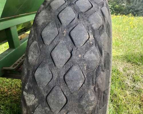 Tolva Autodescargable Ombu de 14 Toneladas