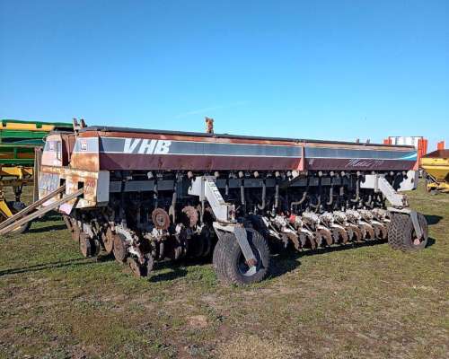 Sembradora VHB Mod. 710 de 33 Líneas a 21