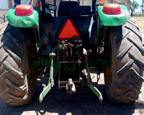 Tractor John Deere 5090, año 2016, con Pala y Pinche Frontal