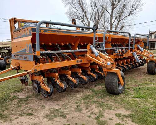 Sembradora Agrometal TX Mega 16 a 52cm Neumatica