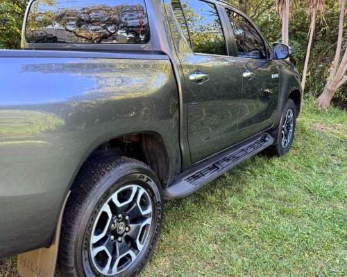 Toyota Hilux 2.8 TDI CD 4X4 SRX AT6 204cv 2022 U$37.999 Dies
