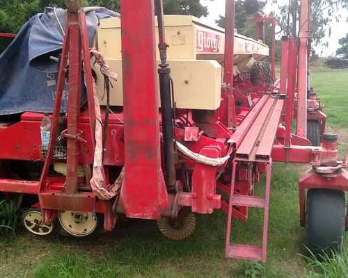 Sembradora Giorgi PR 8000 de 18 S a 52 cm Fert. en Linea