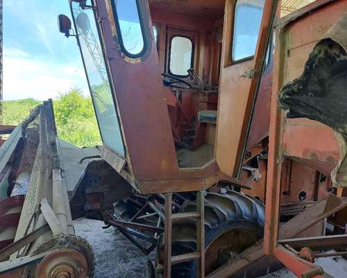 Cosechadora Antigua Senor Completa