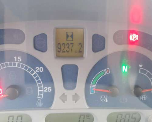 Tractor New Holland T7240 Impecable con Piloto y Giro en CAB