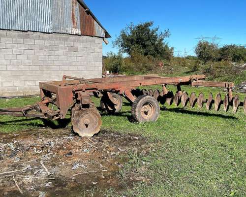 Tractor Deutz 144 con Rastra Excéntrica