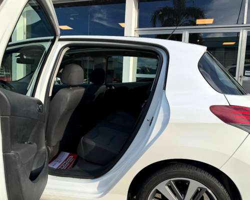 Peugeot 308 Allure Pack NAF THP Tiptronic 2018 con 43.000km