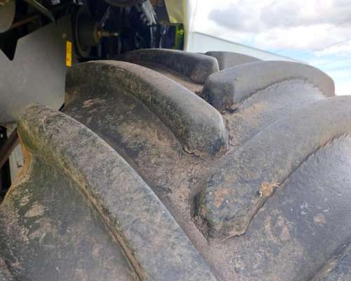 Claas Tucano 560, con Plat de 30pies