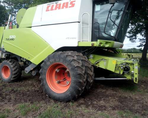 Claas Tucano 570 con Plataforma 35 Pies Maxiflex