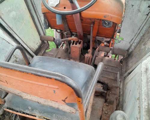 Tractor Fiat 780 con Cabina