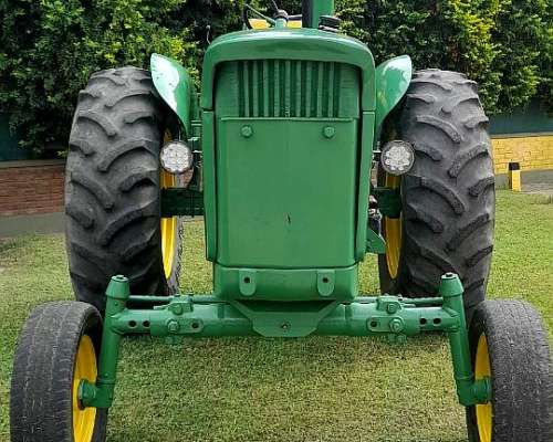 Tractor John Deere 2420 con 3 Puntos
