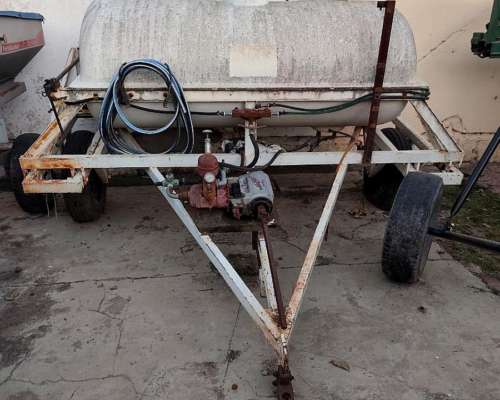 Pulverizador de Arrastre de 2000 L.