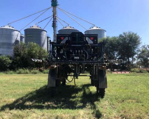 Pulverizadora Praba 3.0, año 2018, 2.600 Hs Motor, 140 HP,