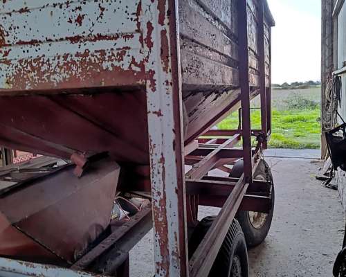 Tolva Semillera con Chimango 6 TN