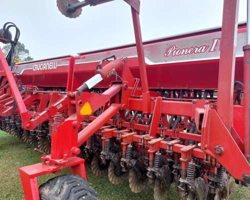 Sembradora Pionera 4017 con Alfalfero y Monitor
